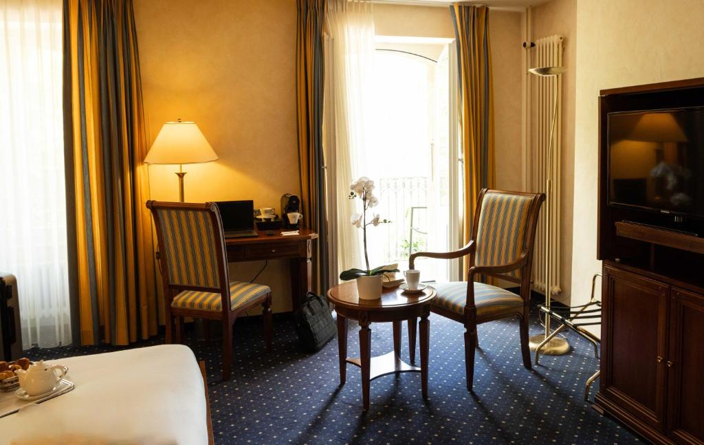 Televiisor ja/või meelelahutuskeskus majutusasutuses Grand Hotel et Centre Thermal d'Yverdon-les-Bains