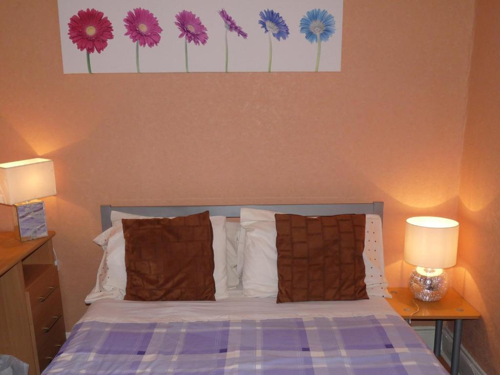 Postel nebo postele na pokoji v ubytování Arbour Guest House