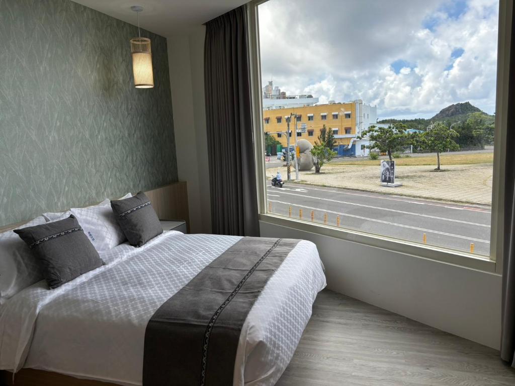 Postel nebo postele na pokoji v ubytování 墾丁卿卿文旅