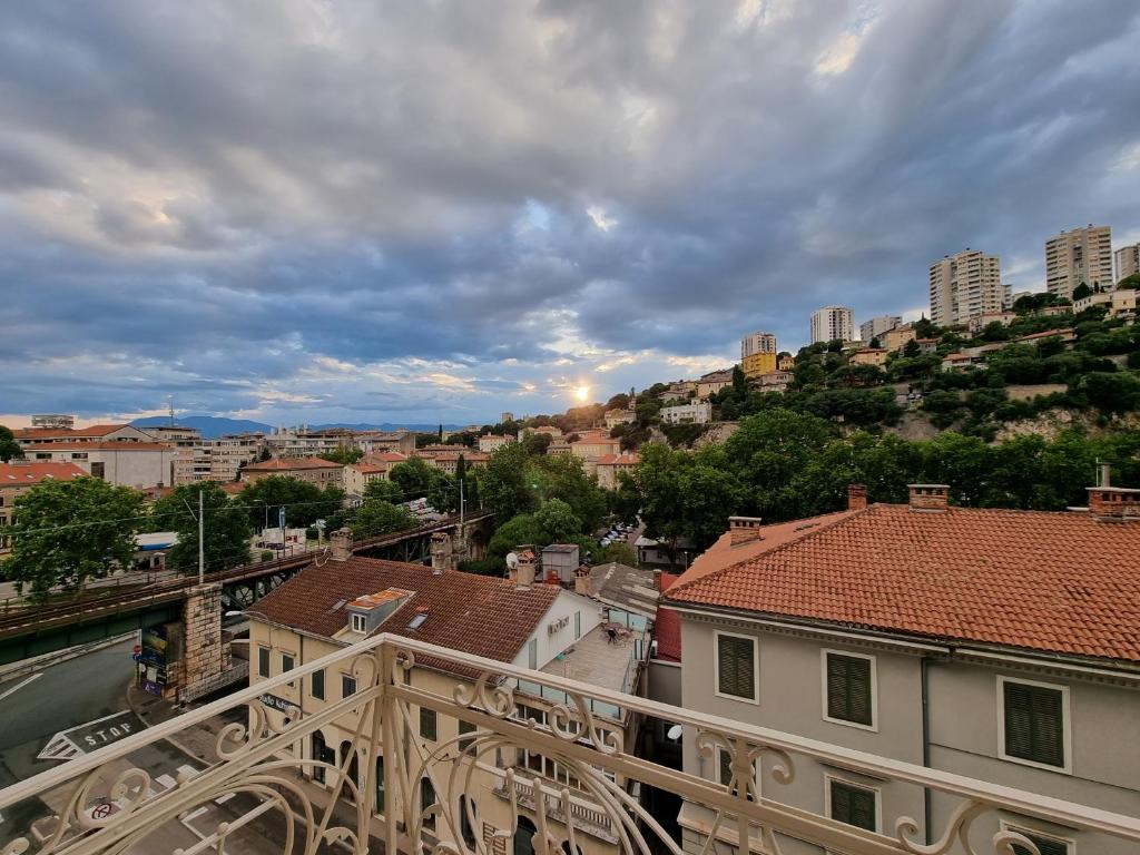 Výhľad na mesto Rijeka alebo výhľad na mesto priamo z apartmánu