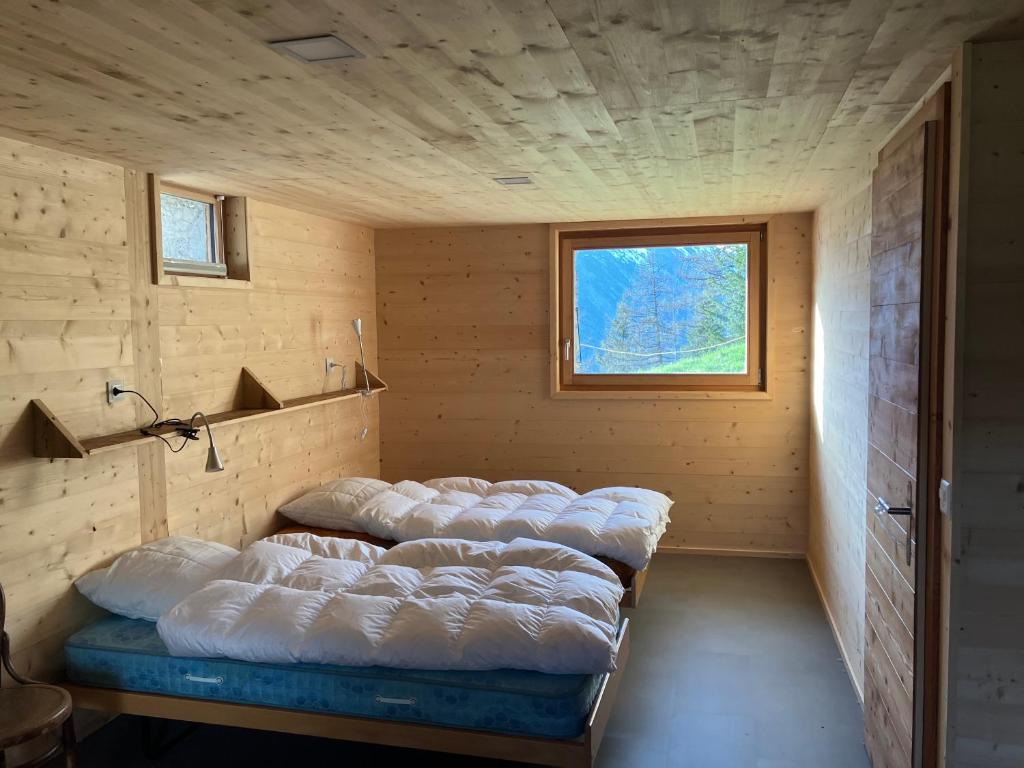 Postel nebo postele na pokoji v ubytování Chalet Heidi et Peter dans les Alpes