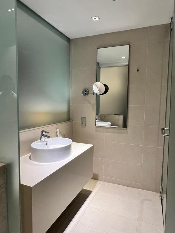 Koupelna v ubytování D'Hotel Singapore managed by The Ascott Limited