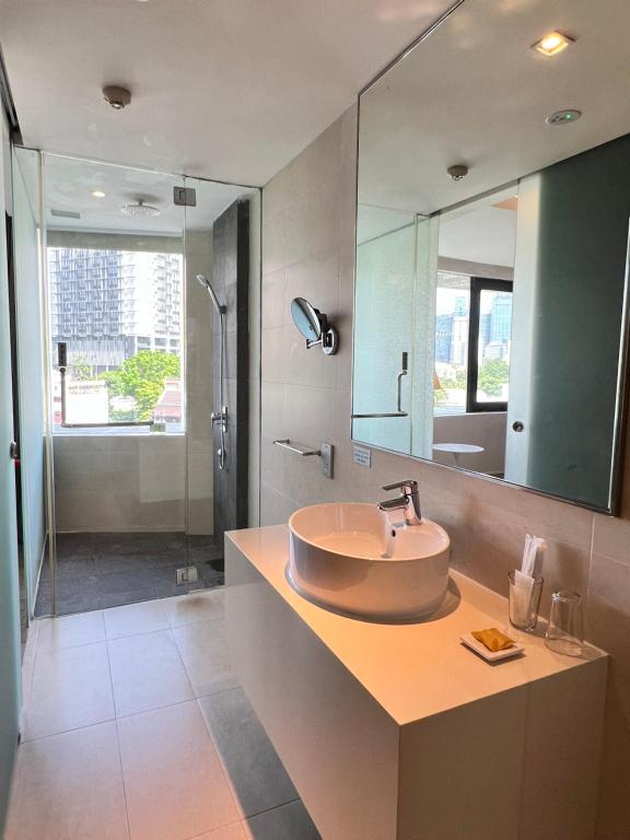Koupelna v ubytování D'Hotel Singapore managed by The Ascott Limited