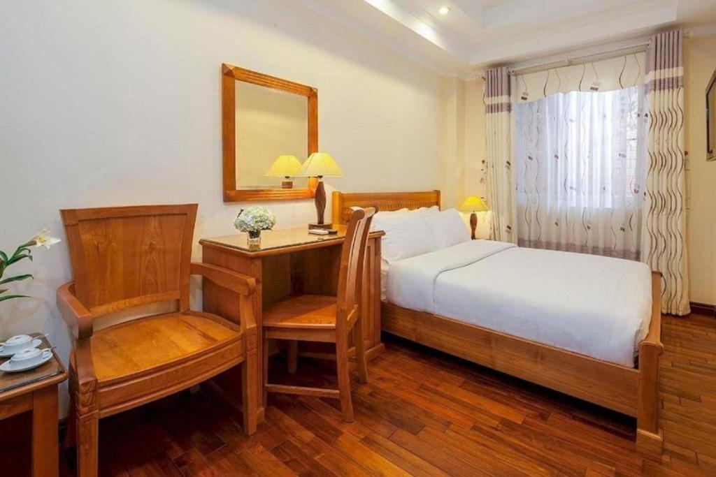 Postel nebo postele na pokoji v ubytování Lucky 3 Hotel & Travel