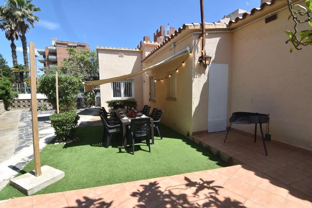 Το κτήριο όπου στεγάζεται  η παραθεριστική κατοικία