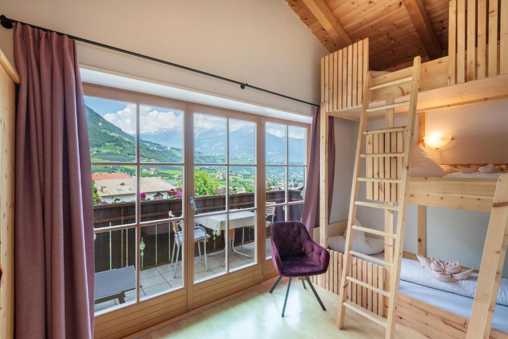 Nespecifikovaný výhled na hory nebo výhled na hory při pohledu z hotelu