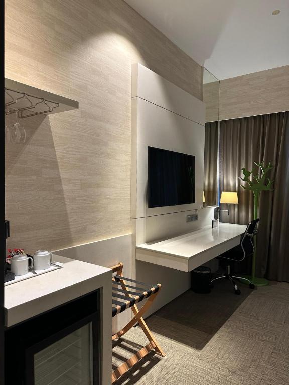 TV a/nebo společenská místnost v ubytování D'Hotel Singapore managed by The Ascott Limited