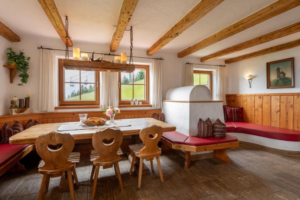 Posedenie v ubytovaní Salvenalm