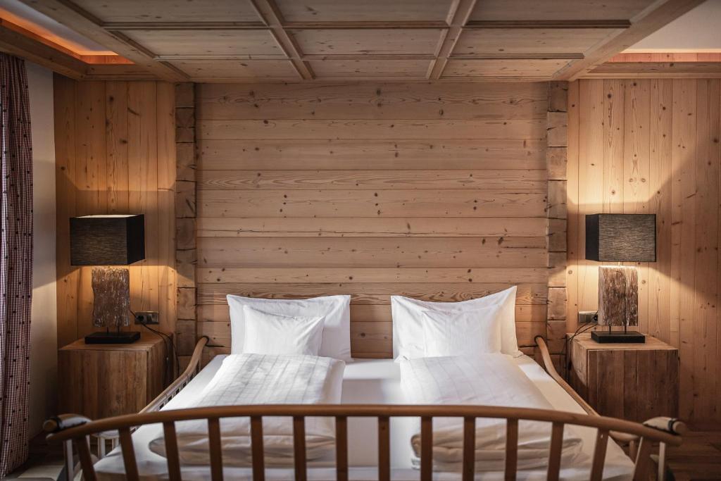 Postel nebo postele na pokoji v ubytování Hotel Alpenblick