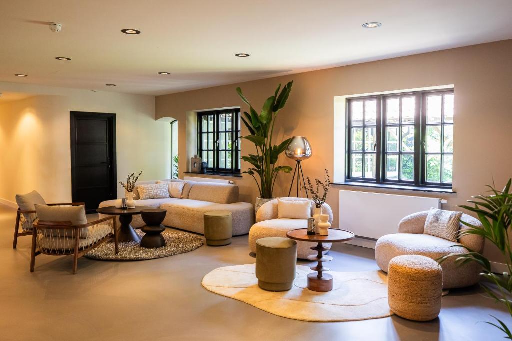 Een zitgedeelte bij Veluwe Hotel De Beyaerd