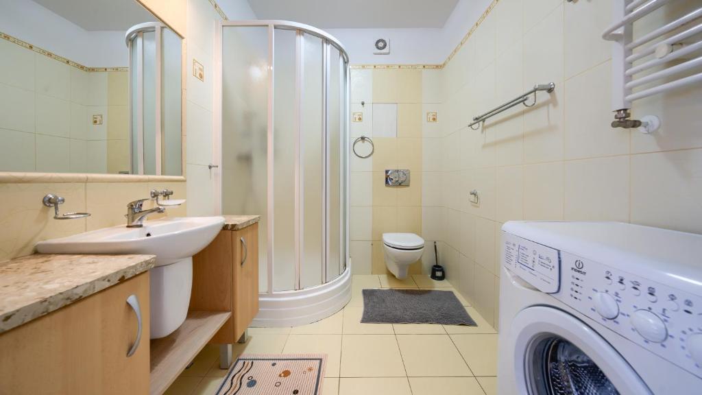 Kúpeľňa v ubytovaní Apartamenty Sun & Snow Kołobrzeg Jantar