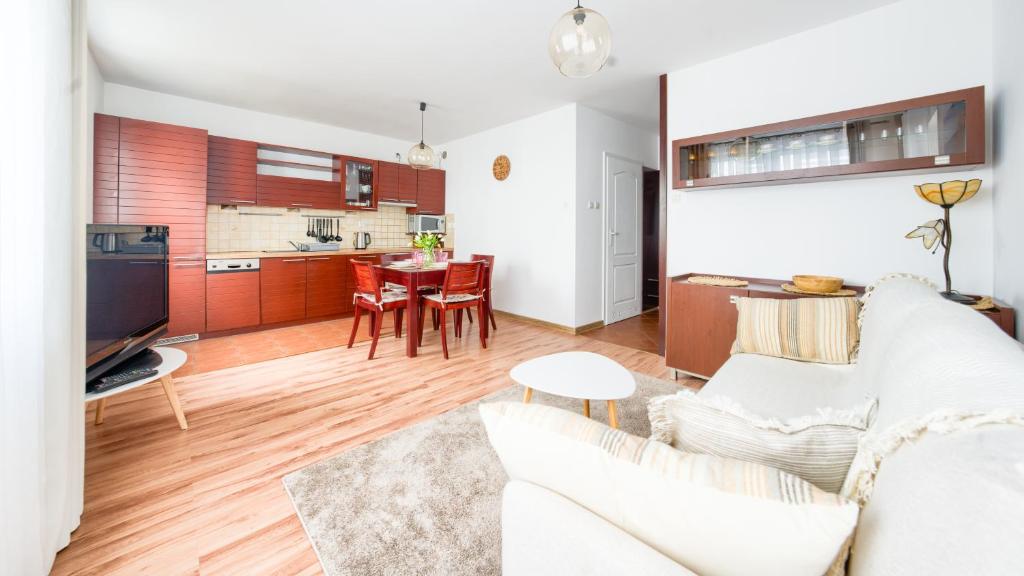 Kuchyňa alebo kuchynka v ubytovaní Apartamenty Sun & Snow Kołobrzeg Jantar