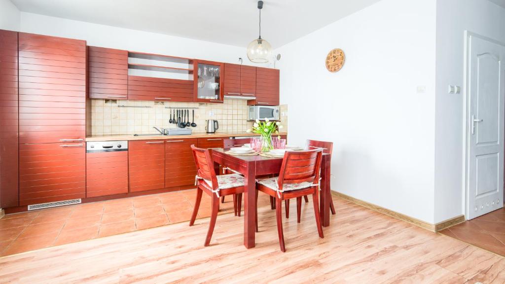 Kuchyňa alebo kuchynka v ubytovaní Apartamenty Sun & Snow Kołobrzeg Jantar