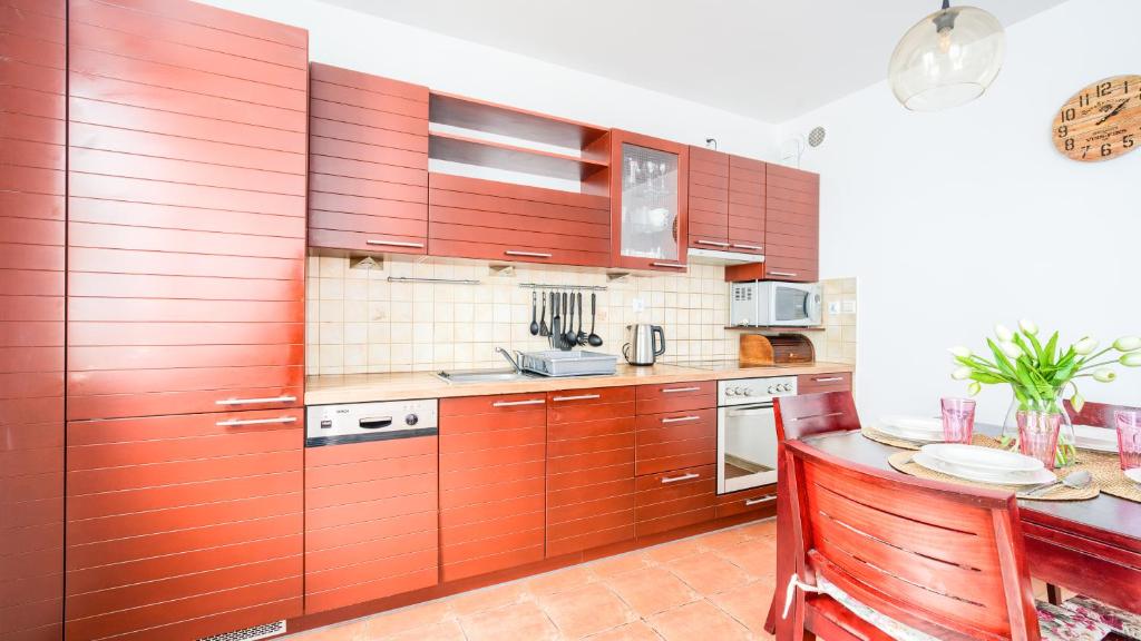 Kuchyňa alebo kuchynka v ubytovaní Apartamenty Sun & Snow Kołobrzeg Jantar