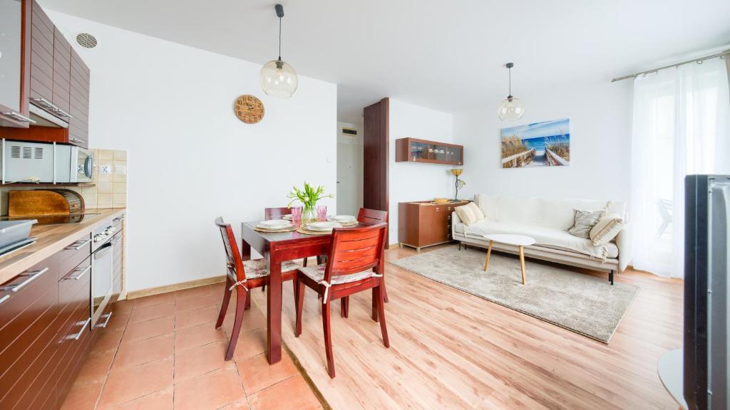 Kuchyňa alebo kuchynka v ubytovaní Apartamenty Sun & Snow Kołobrzeg Jantar