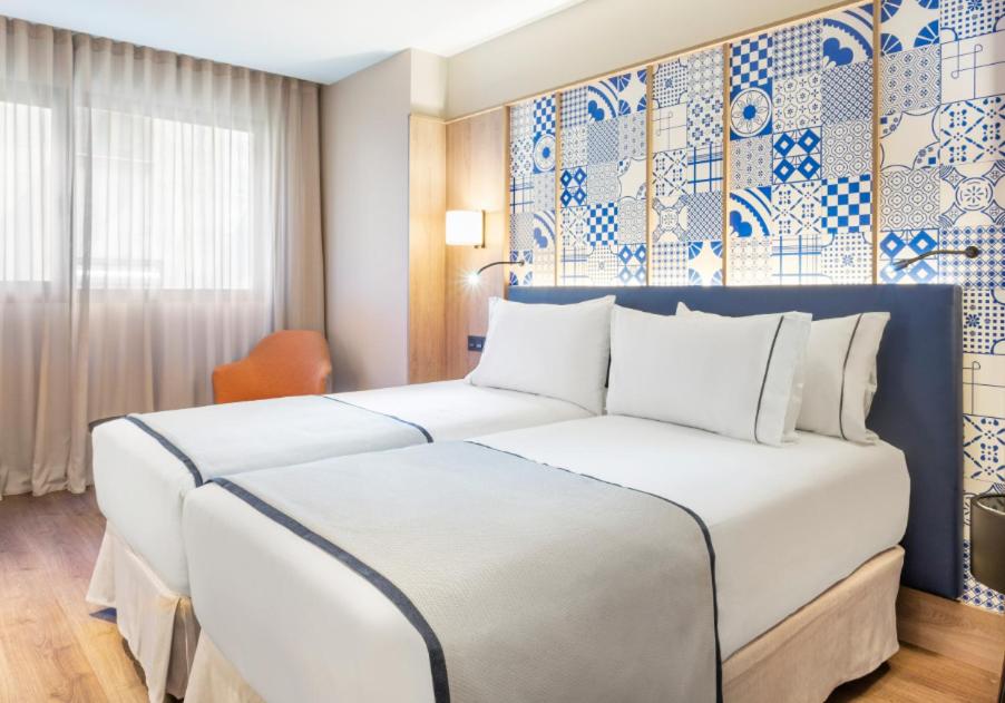 Cama o camas de una habitación en Eurostars Guadalquivir