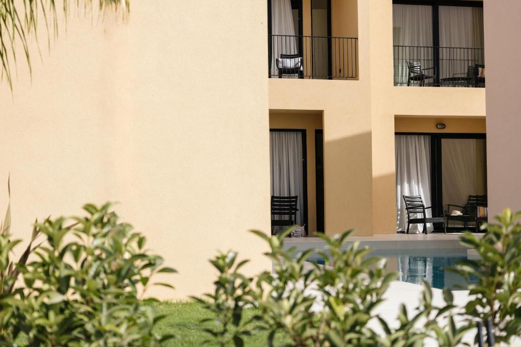 Bazén v ubytování Marea Luxury Suites nebo v jeho okolí
