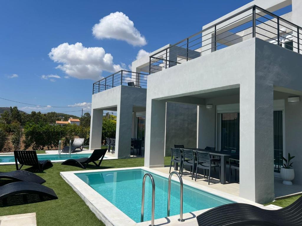 Πισίνα στο ή κοντά στο Komos Villas Airport by Airstay
