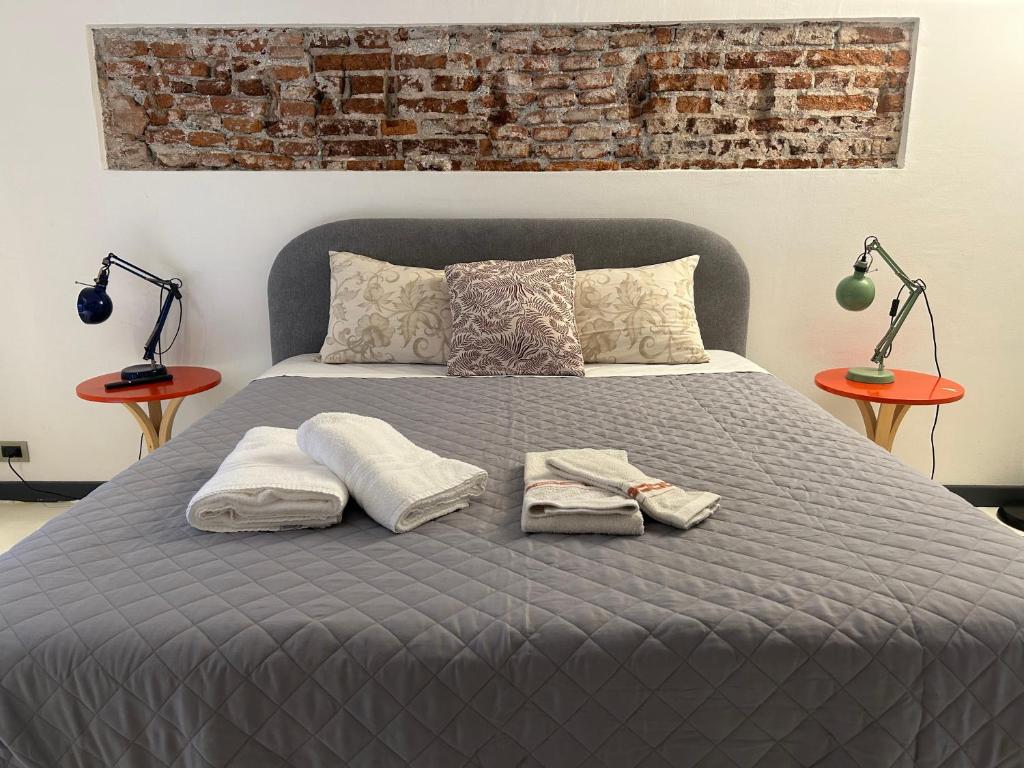 A bed or beds in a room at Loft La Città Vecchia
