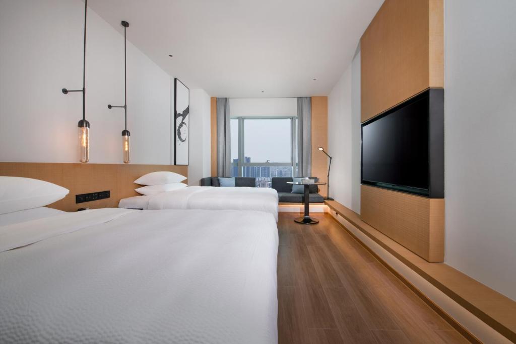 Postel nebo postele na pokoji v ubytování Fairfield by Marriott Shenzhen Bao'an