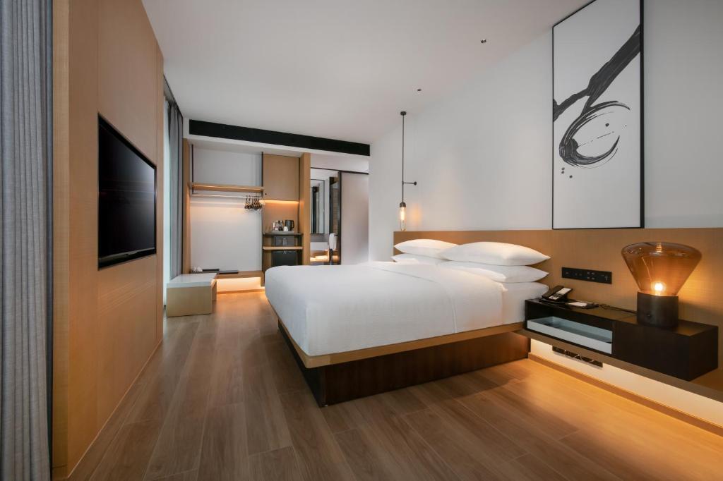 Postel nebo postele na pokoji v ubytování Fairfield by Marriott Shenzhen Bao'an
