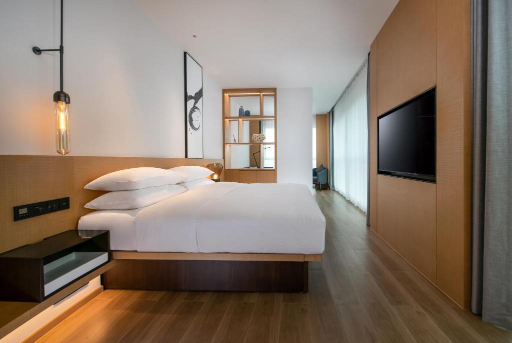 Postel nebo postele na pokoji v ubytování Fairfield by Marriott Shenzhen Bao'an