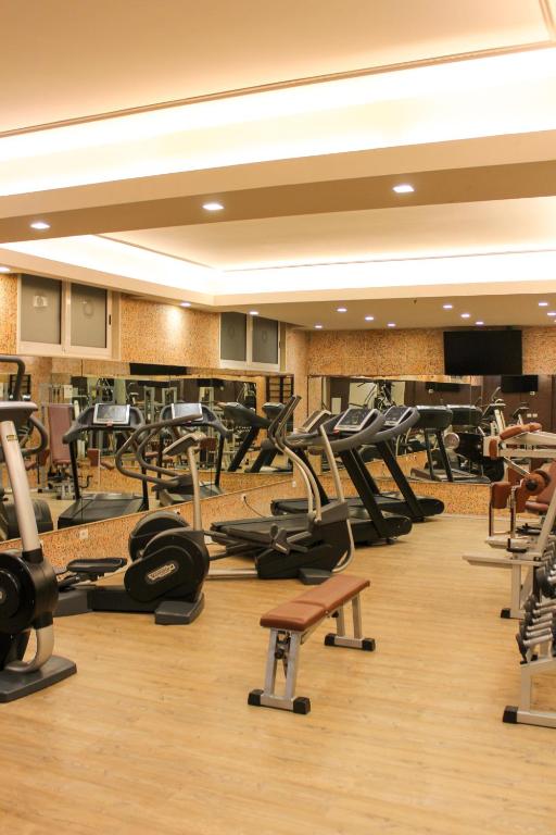 Spordikeskus ja/või sportimisvõimalused majutusasutuses Bianco Riccio Suite Hotel