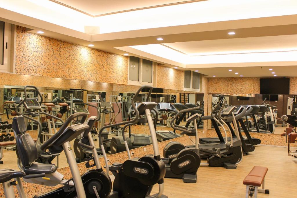 Spordikeskus ja/või sportimisvõimalused majutusasutuses Bianco Riccio Suite Hotel