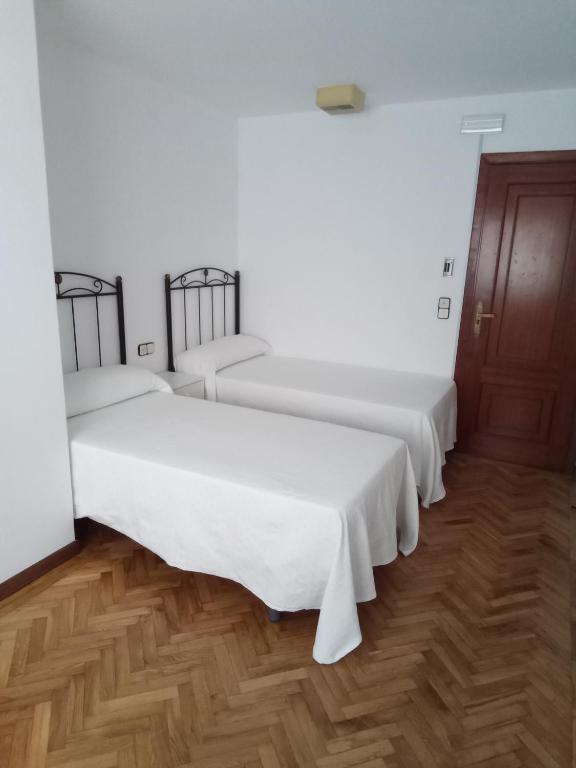 Pensión La Plaza - Housity