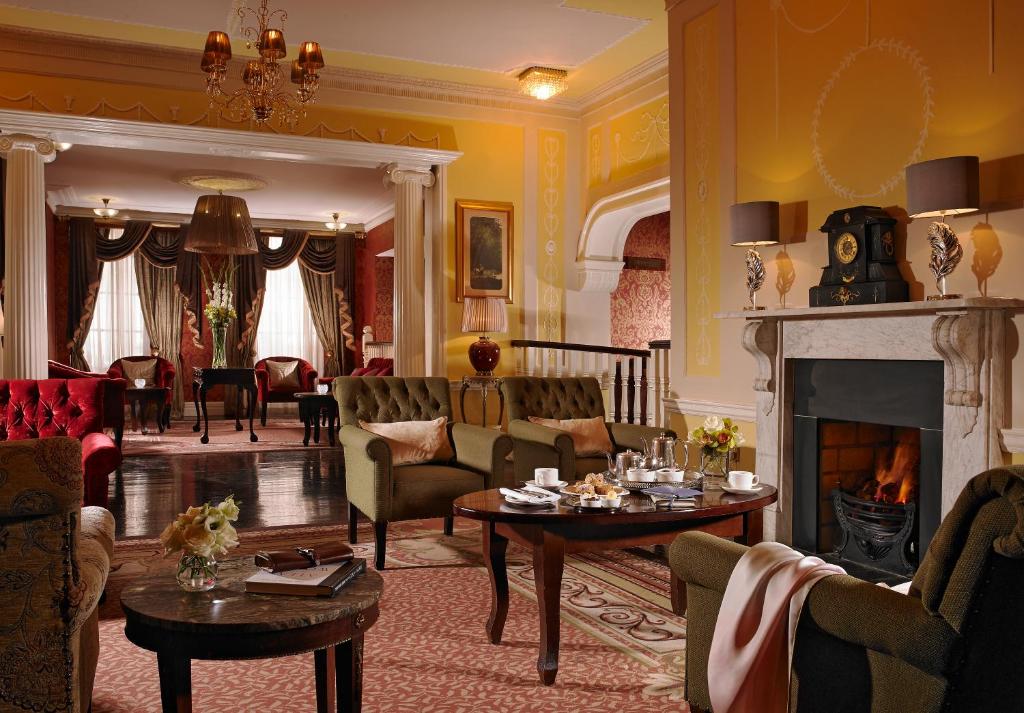 Posezení v ubytování Buswells Hotel