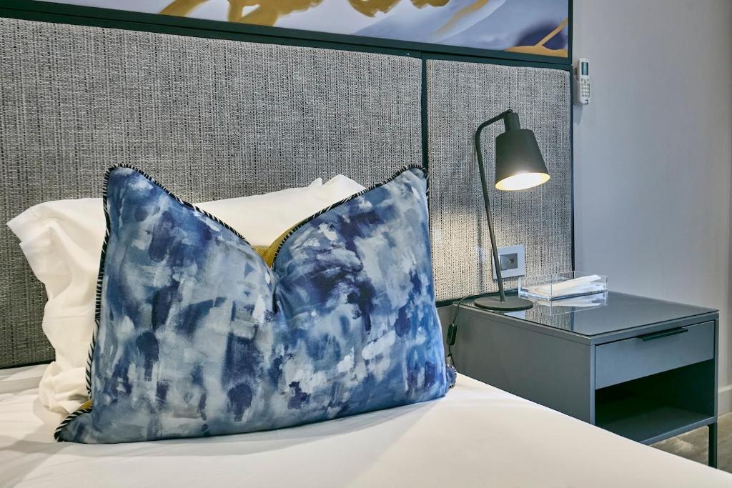 Postel nebo postele na pokoji v ubytování Cresta Thapama Hotel