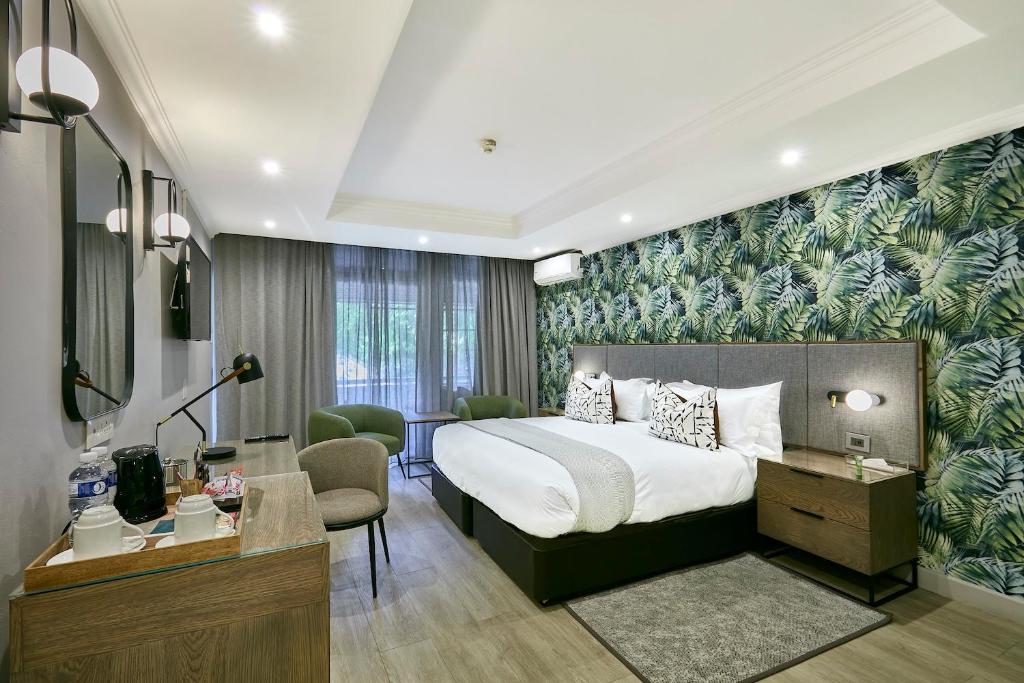 Postel nebo postele na pokoji v ubytování Cresta Thapama Hotel
