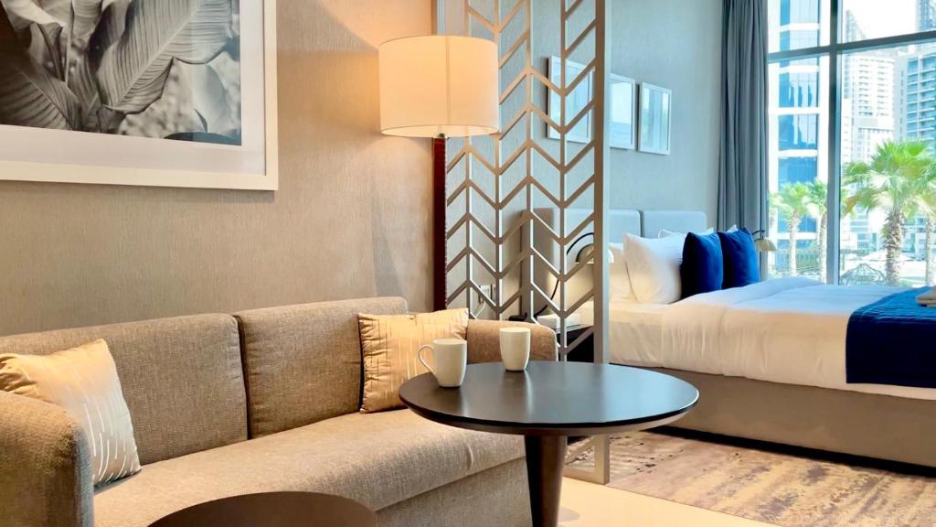 Postel nebo postele na pokoji v ubytování Vacay Lettings - Damac Prive studio