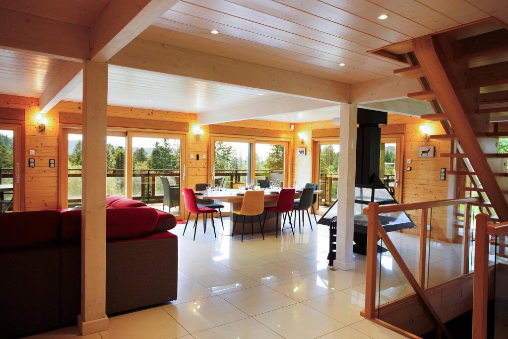 Posedenie v ubytovaní Chalet d’exception avec sauna, jacuzzi, ping-pong