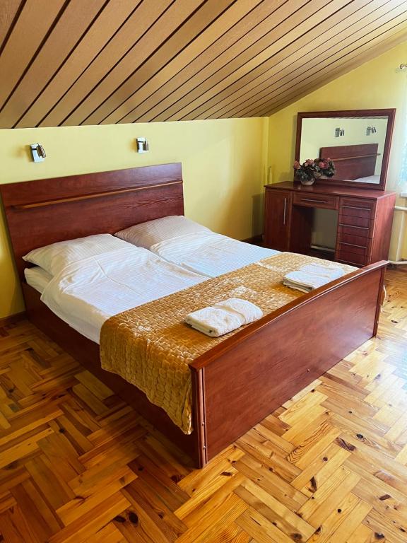 Posteľ alebo postele v izbe v ubytovaní Apartamenty pokoje INA
