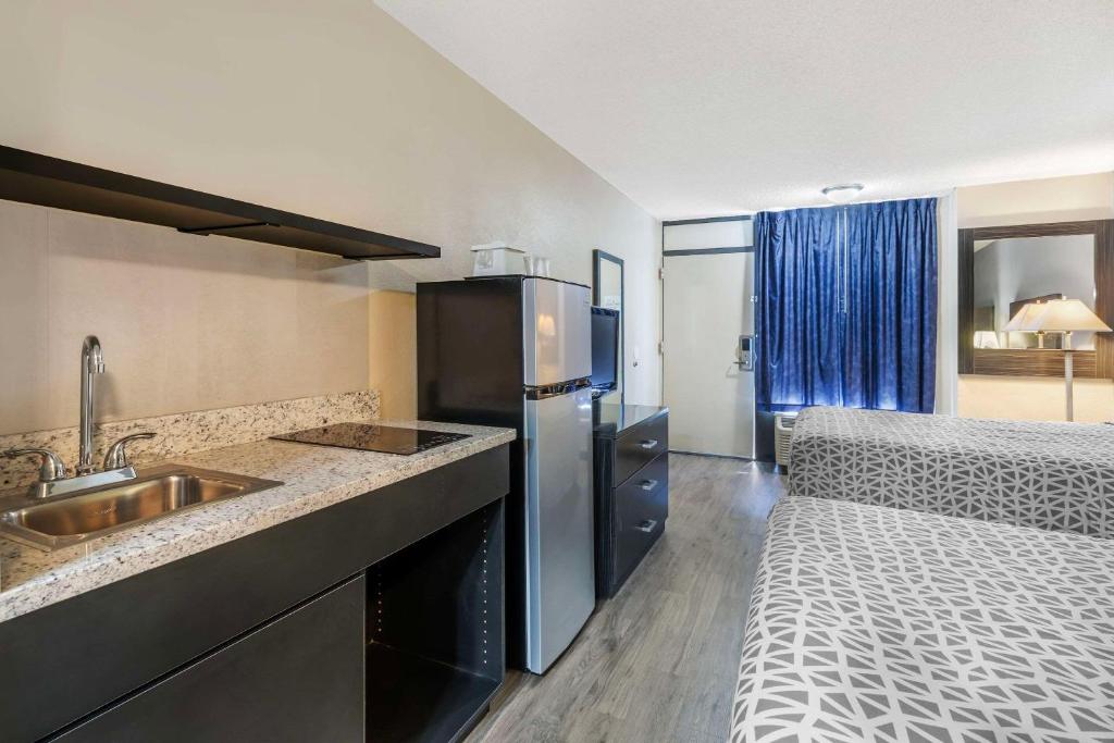 Suburban Studios International Drive photo