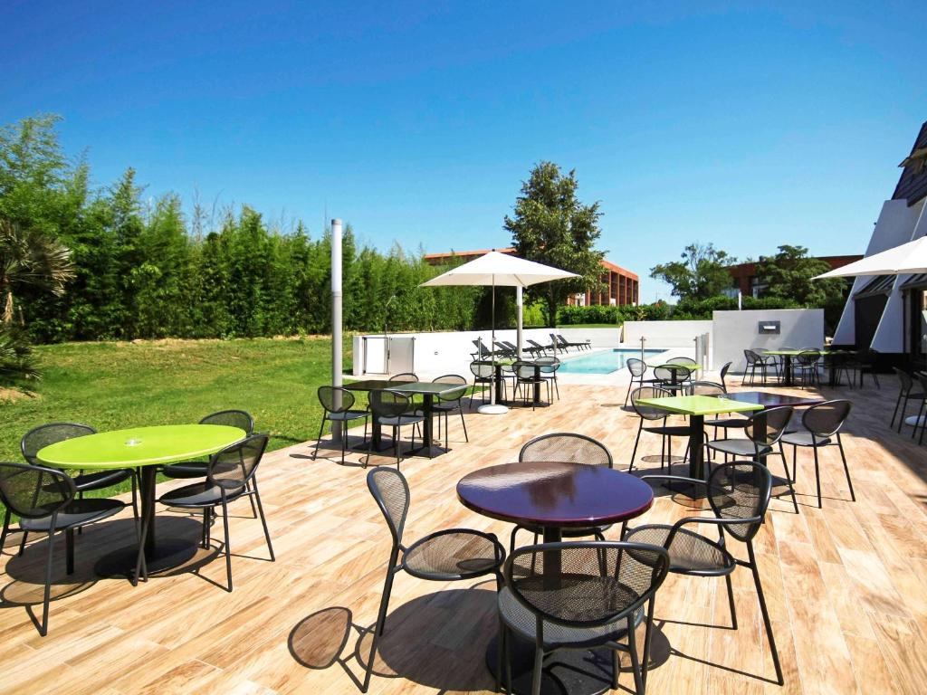 Bazén v ubytování Ibis Styles Toulouse Labège nebo v jeho okolí