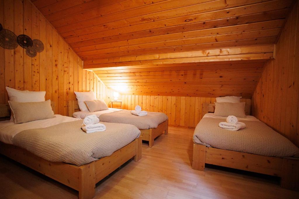 Posteľ alebo postele v izbe v ubytovaní Chalet l'OURSON à Gérardmer, vue imprenable lac