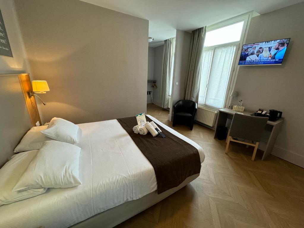 TV a/nebo společenská místnost v ubytování Hôtel Villa Des 2 Caps