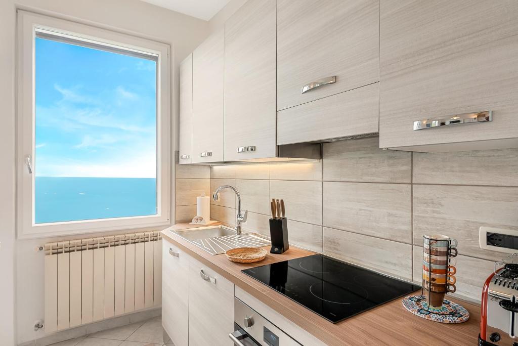Kuchyň nebo kuchyňský kout v ubytování Casa Fuori di Mare