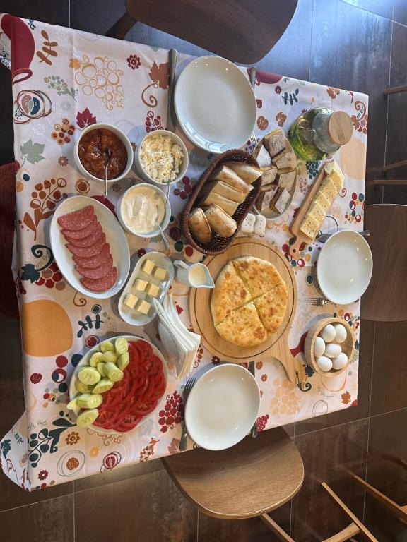 Makanan di atau berdekatan hotel