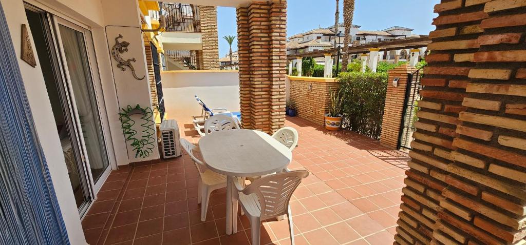 Balkón alebo terasa v ubytovaní Homes of Spain, Al Andalus Residencial JA Apartamento bajo en frente piscina, WIFI