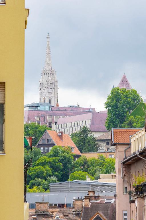Nespecifikovaný výhled na destinaci Budapešť nebo výhled na město při pohledu z apartmánu