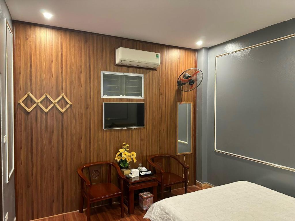 Μια τηλεόραση ή/και κέντρο ψυχαγωγίας στο Hương Quê - 7 Ngõ Ga, Phú Lương, Hà Đông - by Bay Hostel