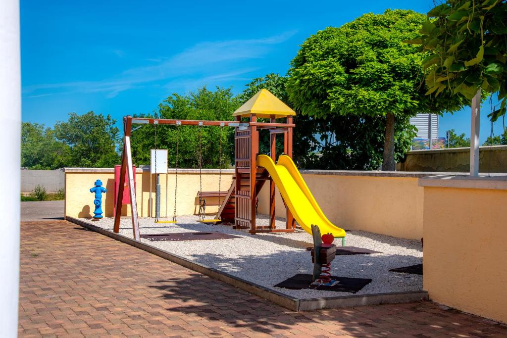 Herní místnost nebo prostor pro děti v ubytování Guest Accommodation Atrium Gulin
