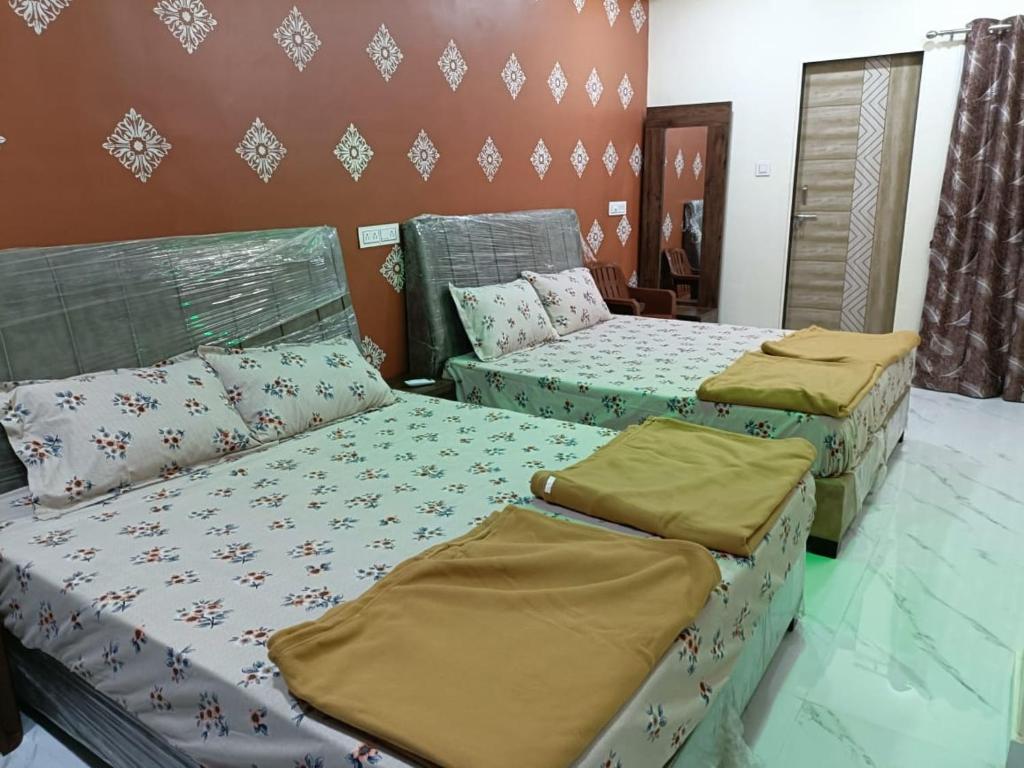 Postel nebo postele na pokoji v ubytování Atithi home stay