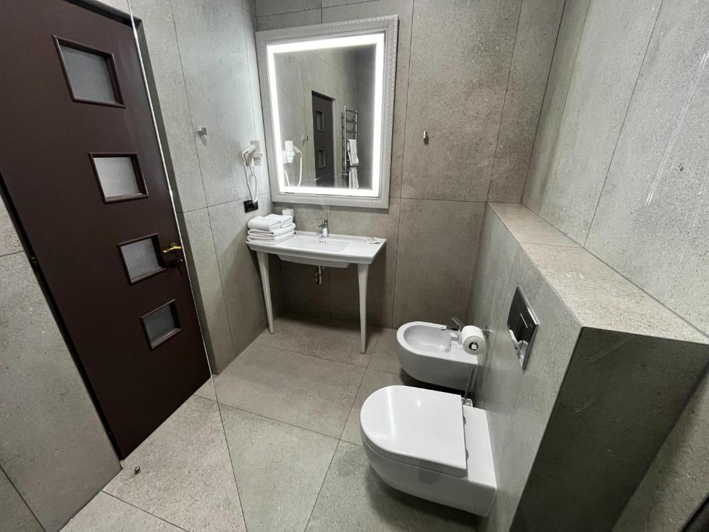 Koupelna v ubytování Komilfo Hotel