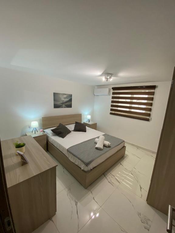 Postel nebo postele na pokoji v ubytování R2 Double Room Msida, in share flat