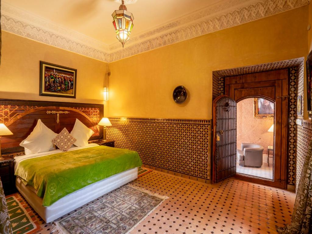 Postel nebo postele na pokoji v ubytování Clé De Sol Riad & SPA