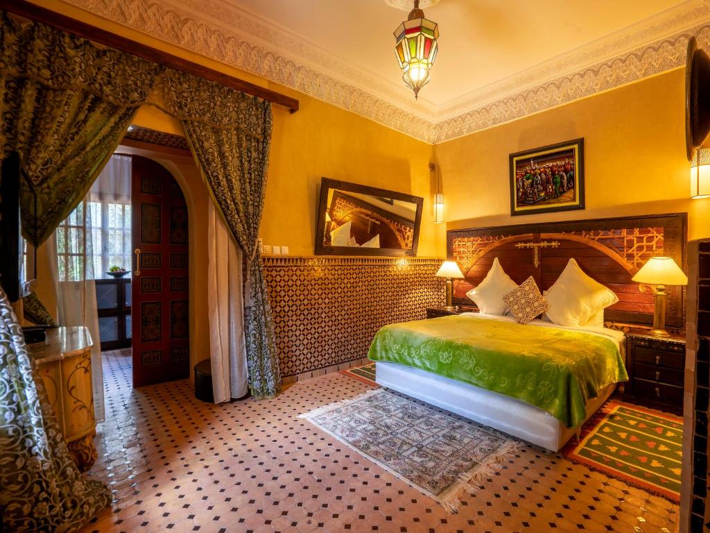 Postel nebo postele na pokoji v ubytování Clé De Sol Riad & SPA